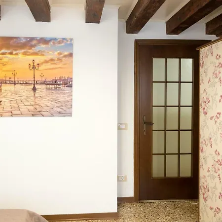 Sansoni Palace - Canal View Apartment