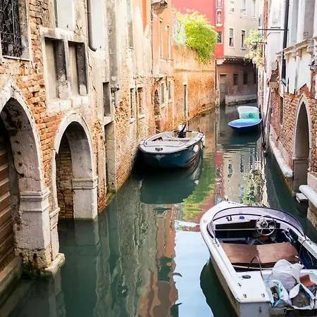 Sansoni Palace - Canal View Apartment Venedig