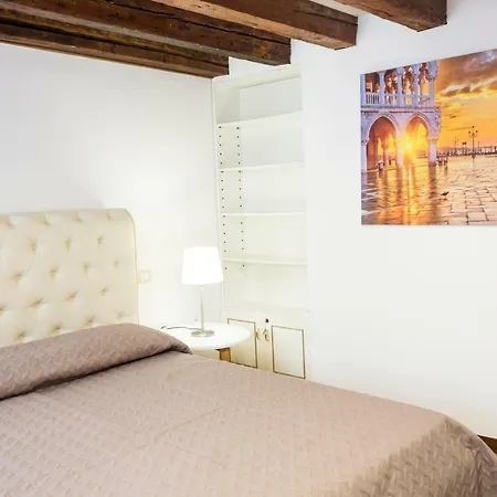 Sansoni Palace - Canal View Apartment