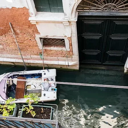 Sansoni Palace - Canal View Apartment Venedig