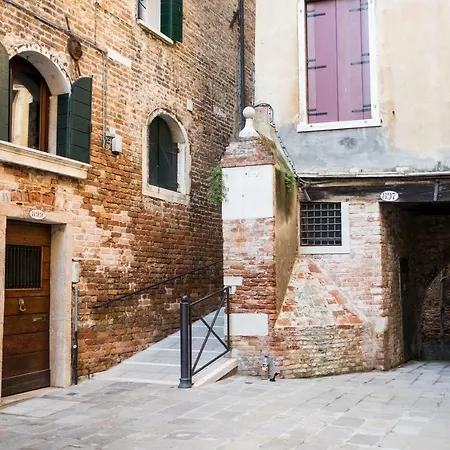 Sansoni Palace - Canal View Apartment *